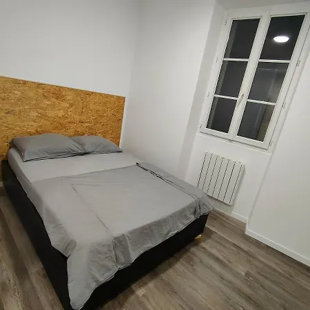 Les Lofts De Provins: 5 Apartment *